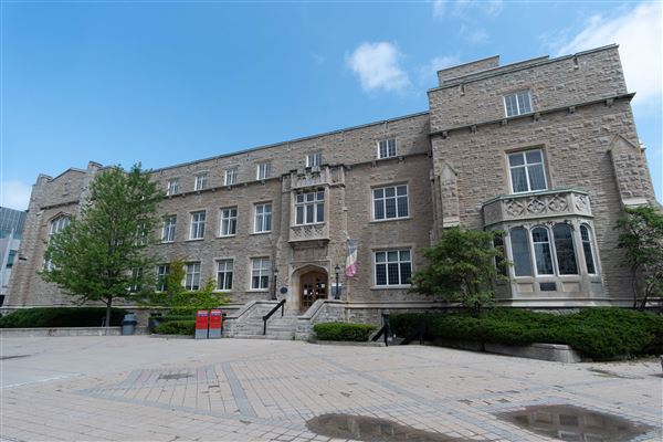 Queen's University (1/27/2022)